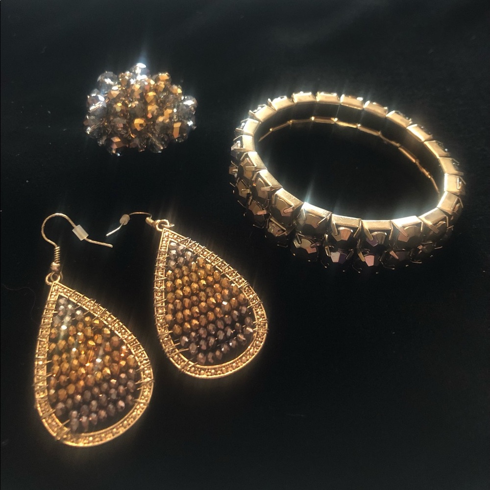 SALE Gorgeous Matching Earrings Ring & Bracelet